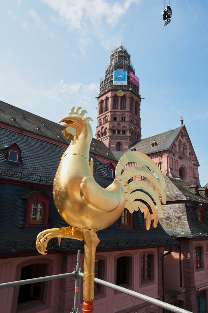 Spitzenleistung - Austausch der Spitze am Westturm des Mainzer Doms Juli 2013 - eine Foto-Dokumentation