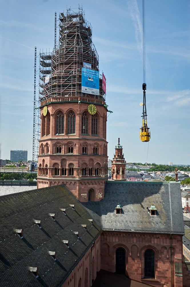 Spitzenleistung - Austausch der Spitze am Westturm des Mainzer Doms Juli 2013 - eine Foto-Dokumentation